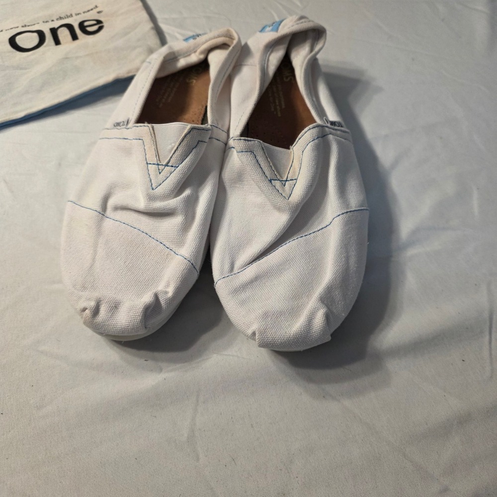 TOMS Classic Alpargata Slip On Shoes Mens 11 White Canvas Blue Stitching w Bag